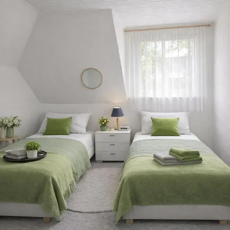 Nivas - Zentrum - Helios Klinik - Hbf - Messe 20 Min - Netflix Krefeld